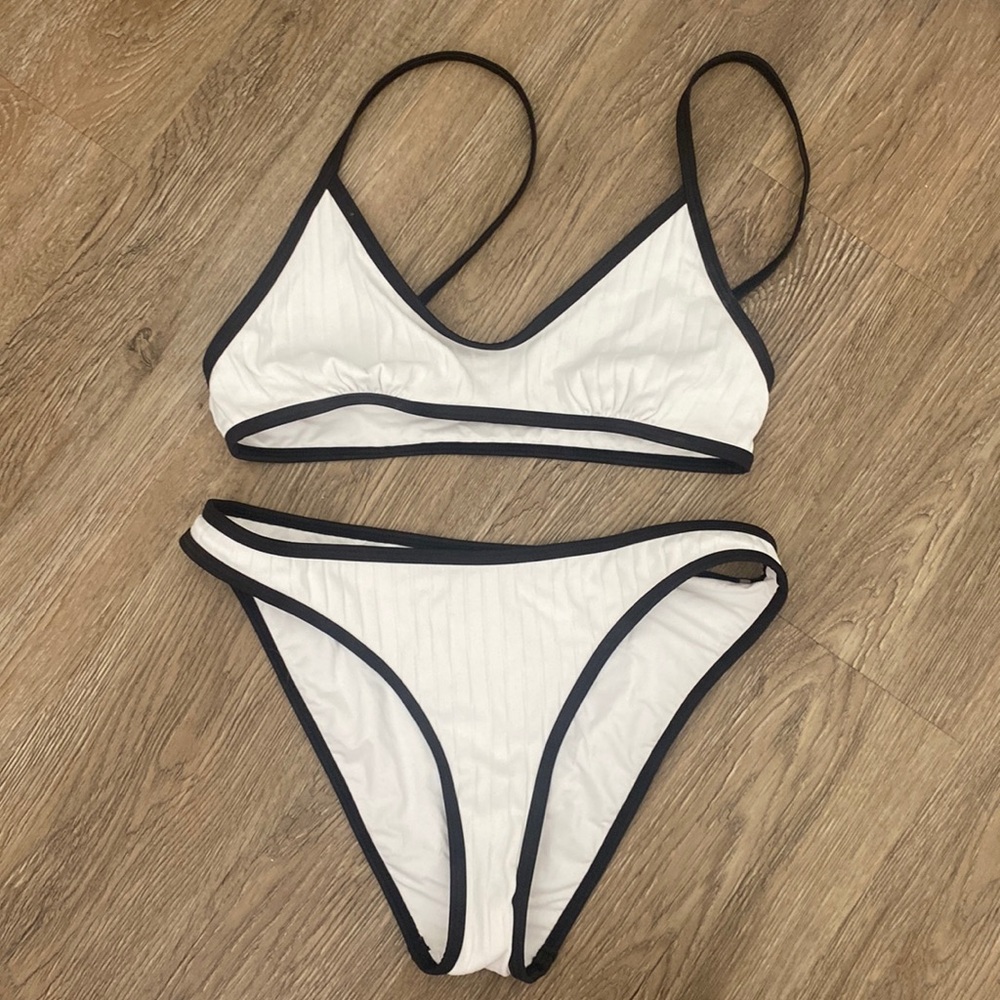 Solid & striped bikini